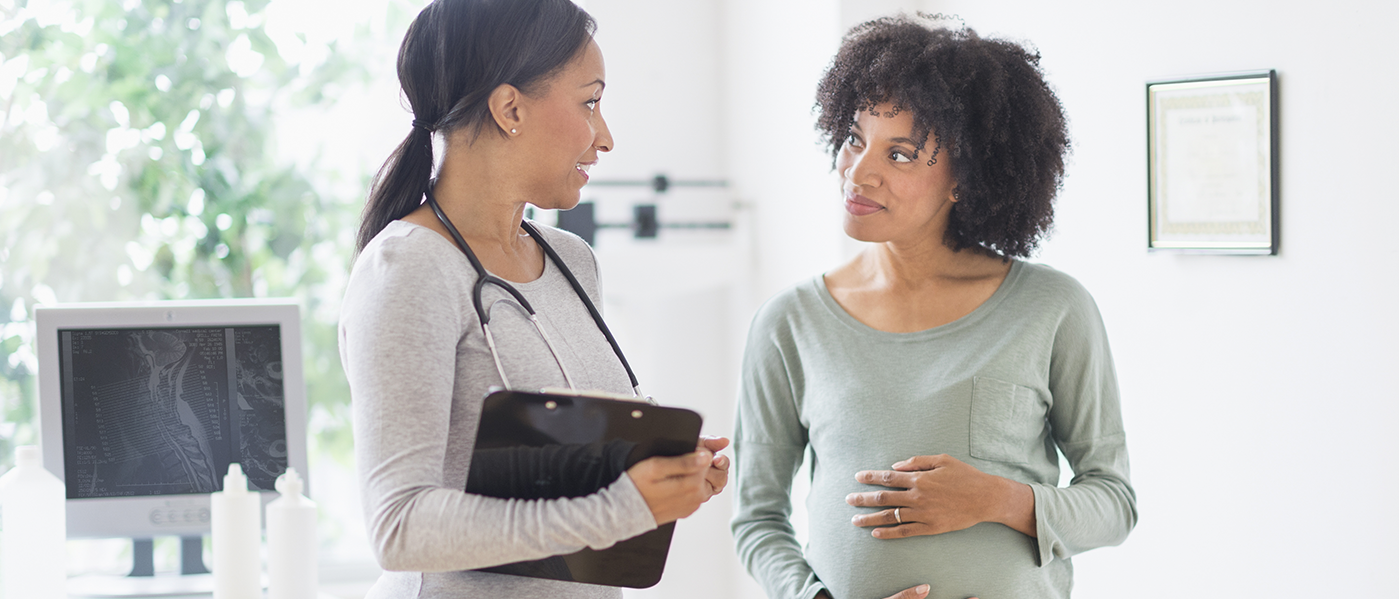 doctor talking to pregnant patient